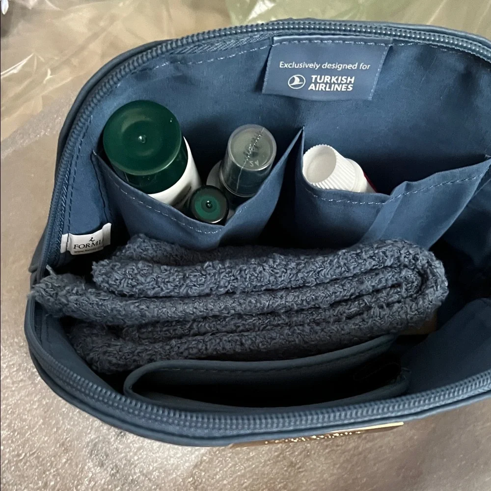 SALVATORE FERRAGAMO Blue Cosmetic Bag Set with toiletries from the Airline NEW